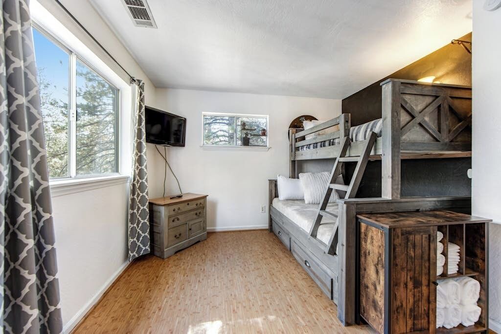 Photo of Bedroom in Arrowbear Lake