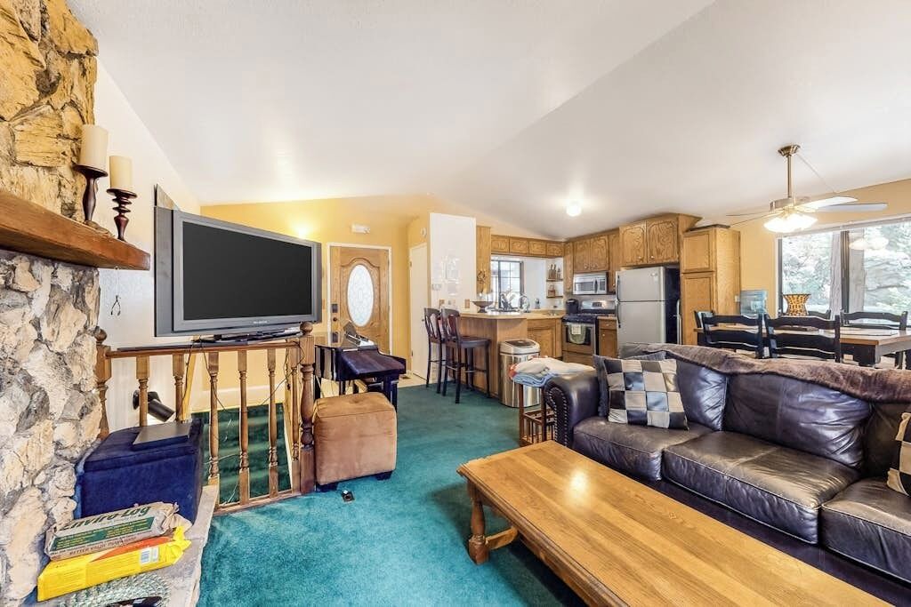 Photo of Livingroom in Arrowhead Villas