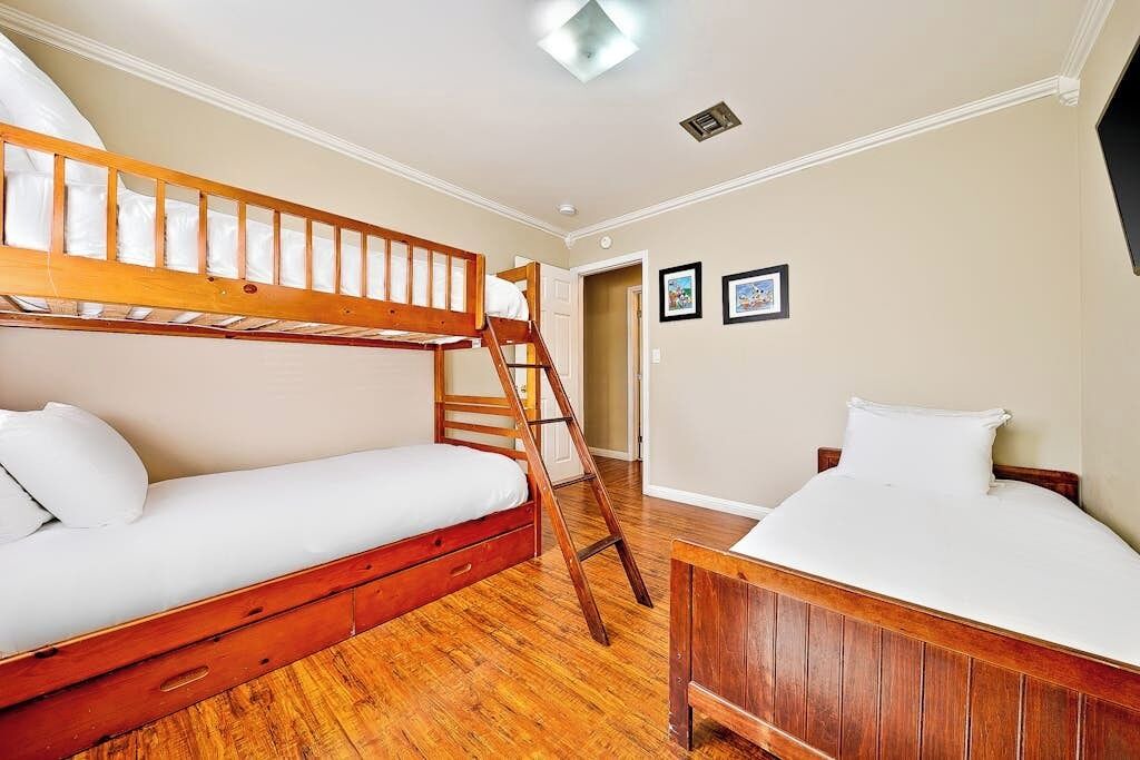 Photo of Bedroom in Anaheim Colony Historic District