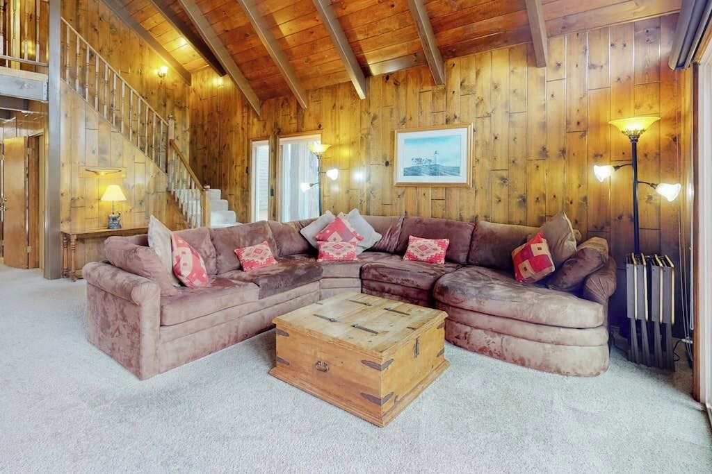 Photo of Livingroom in Blue Jay