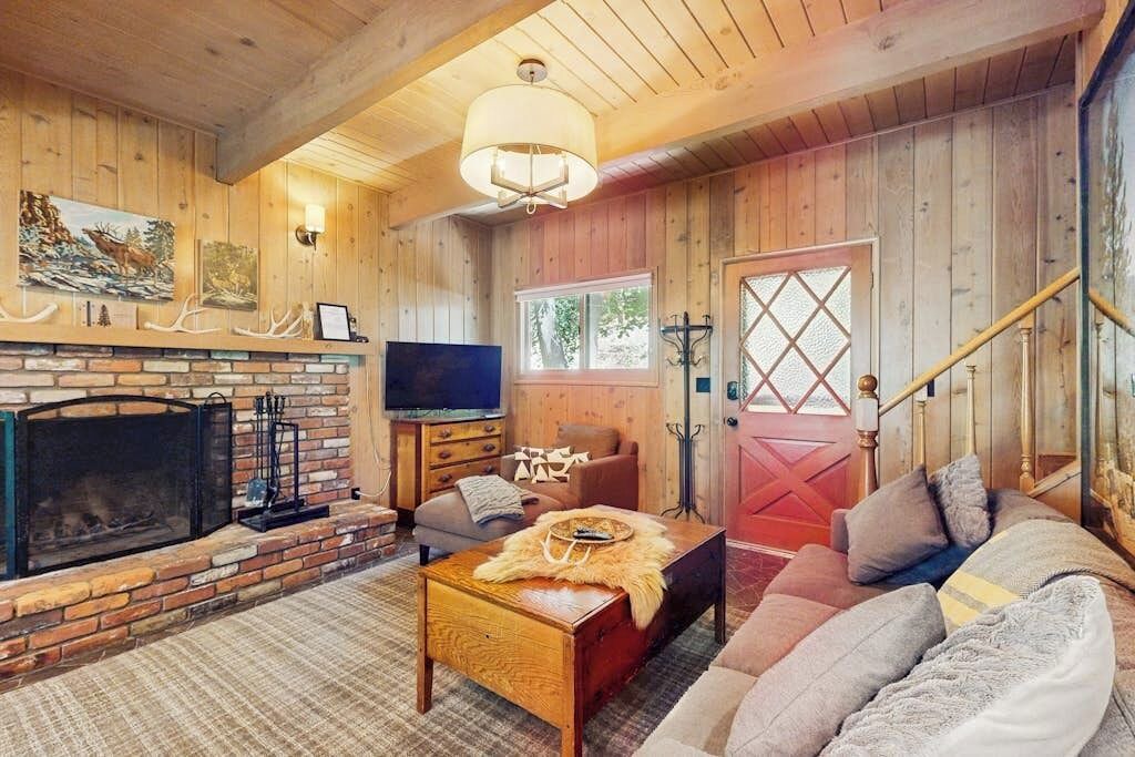 Photo of Livingroom in Arrowhead Villas
