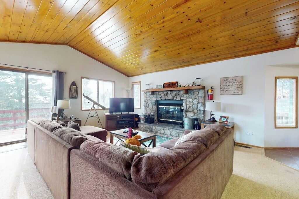 Photo of Livingroom in Arrowhead Villas