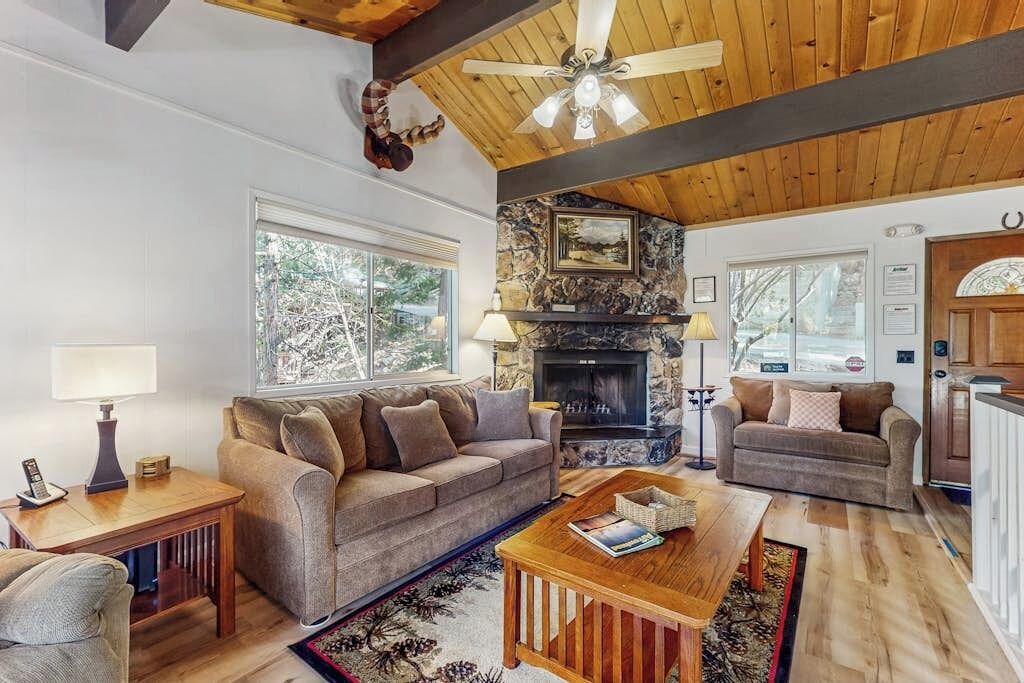 Photo of Livingroom in Arrowhead Villas