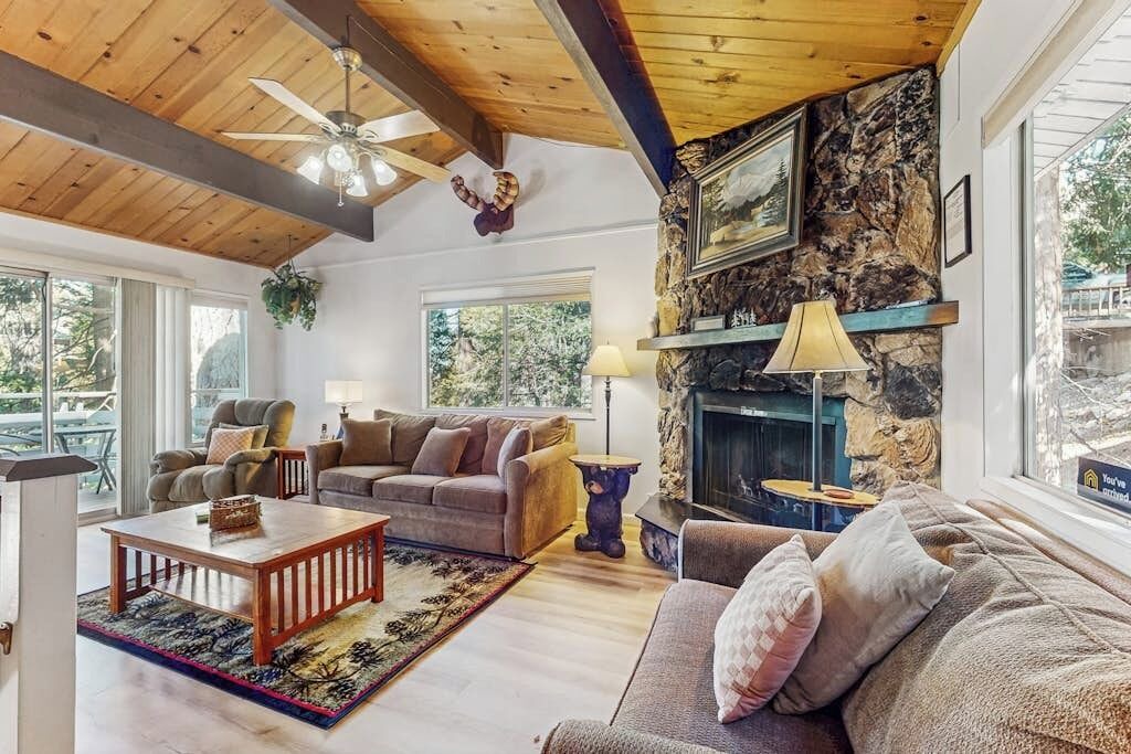 Photo of Livingroom in Arrowhead Villas
