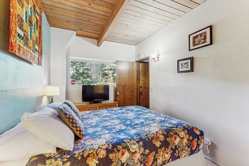 Photo of Bedroom in Arrowhead Villas