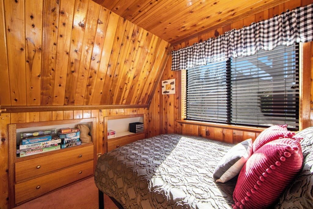 Photo of Bedroom in Green Valley Lake