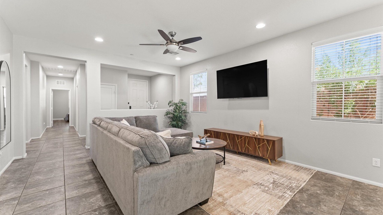 Photo of Livingroom in Highland Hills