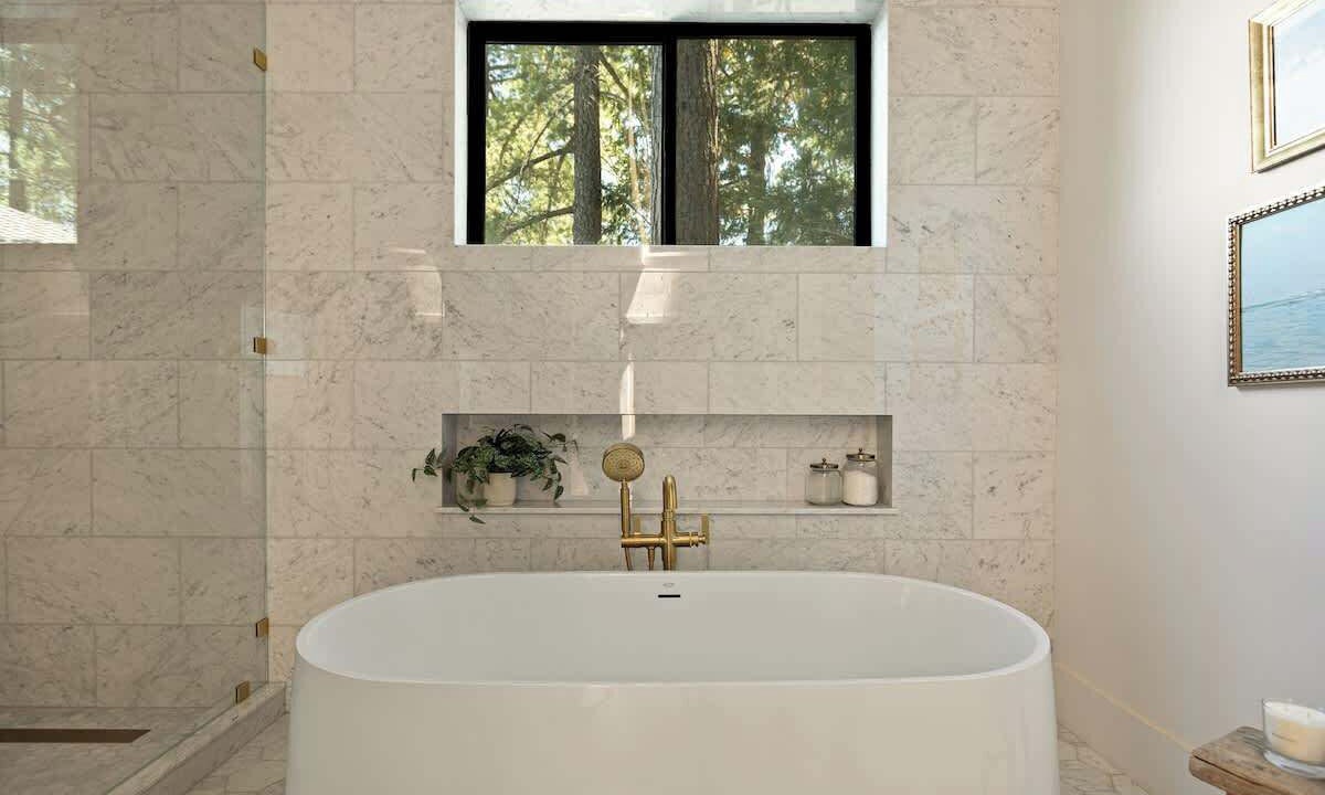 Photo of Bathroom in Blue Jay