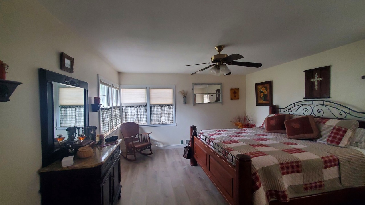 Photo of Bedroom in Lone Pine