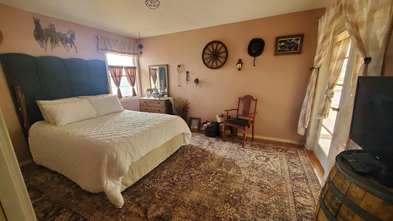 Photo of Bedroom in Lone Pine