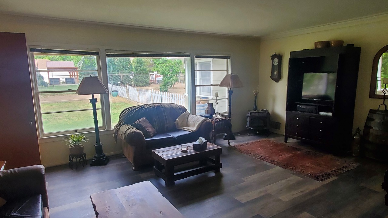 Photo of Livingroom in Lone Pine