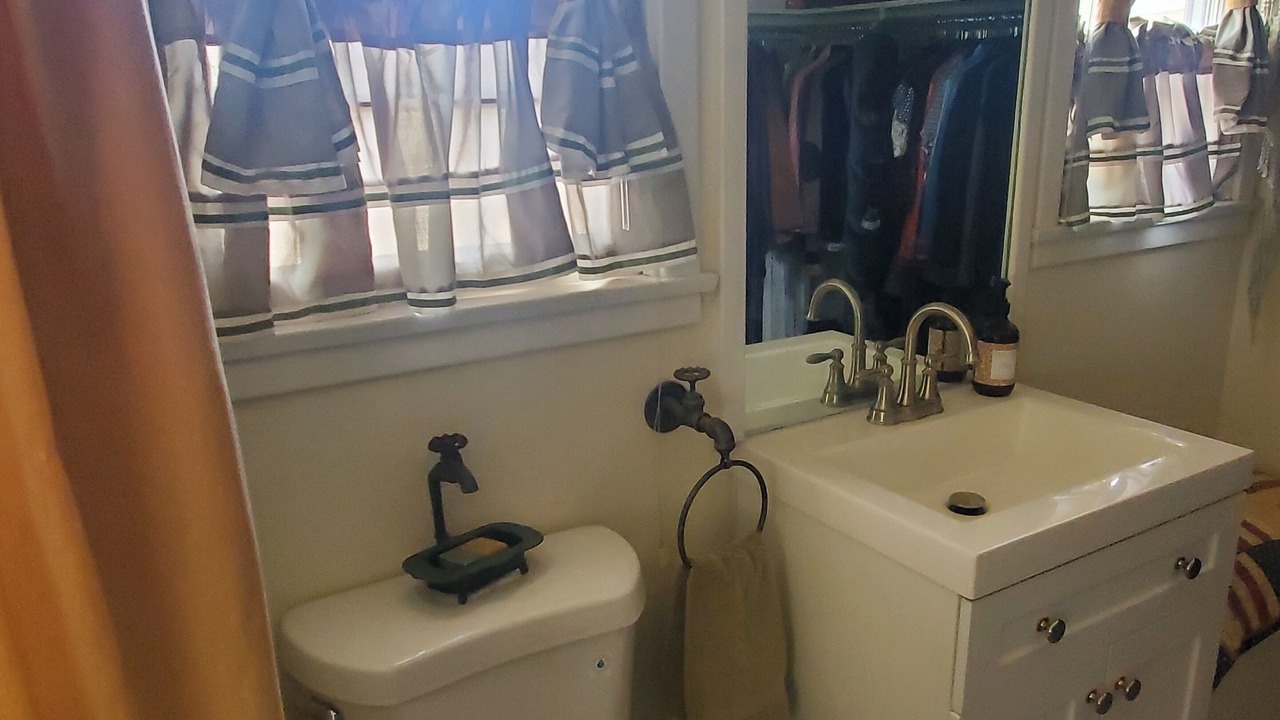 Photo of Bathroom in Lone Pine