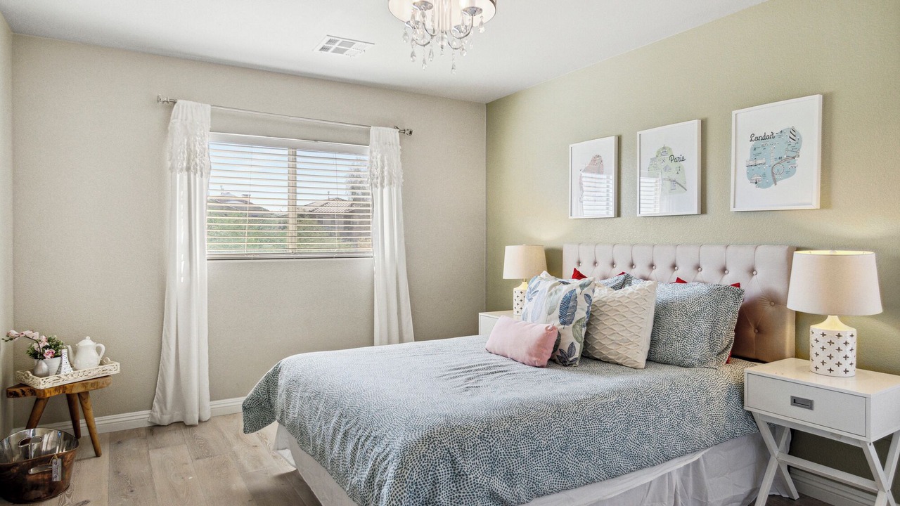 Photo of Bedroom in Enterprise