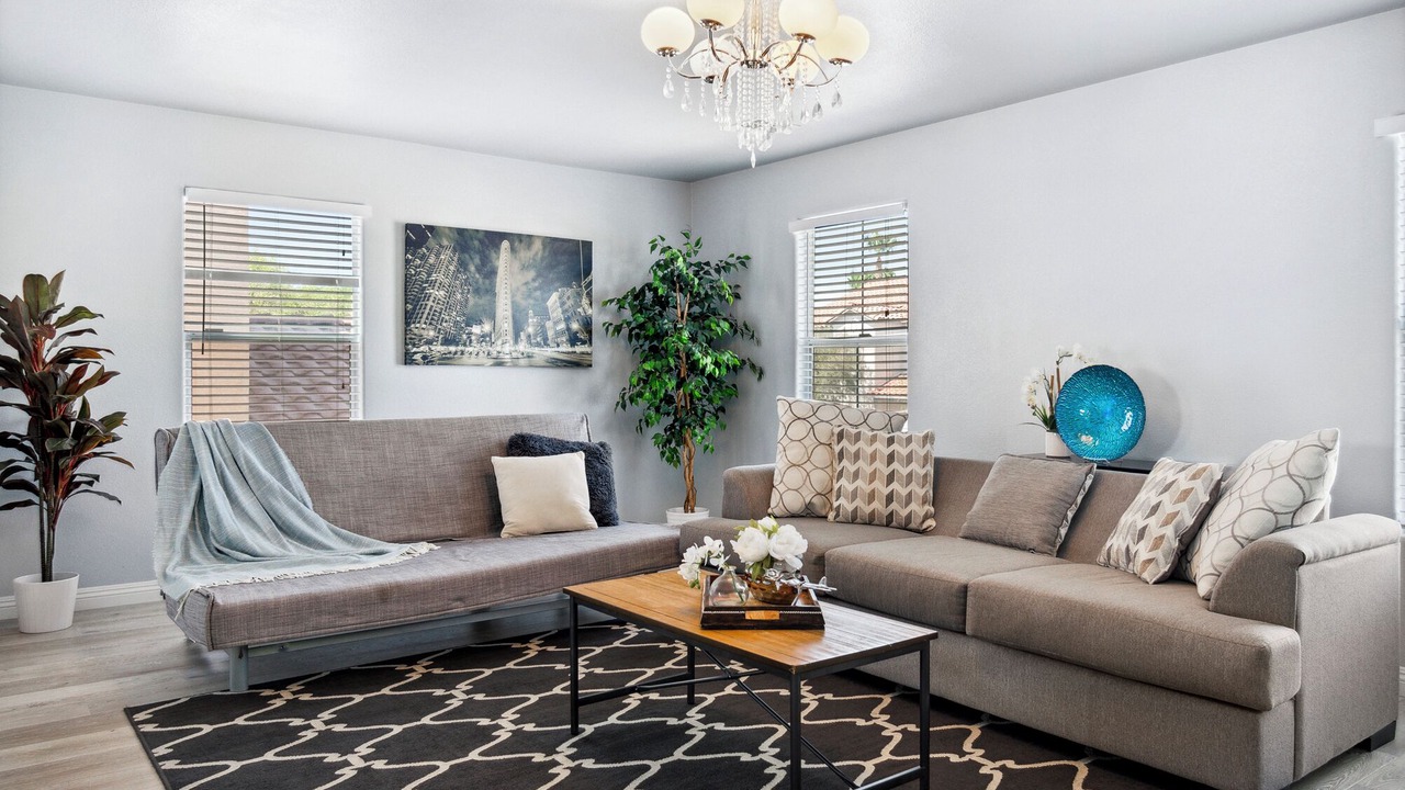 Photo of Livingroom in Enterprise
