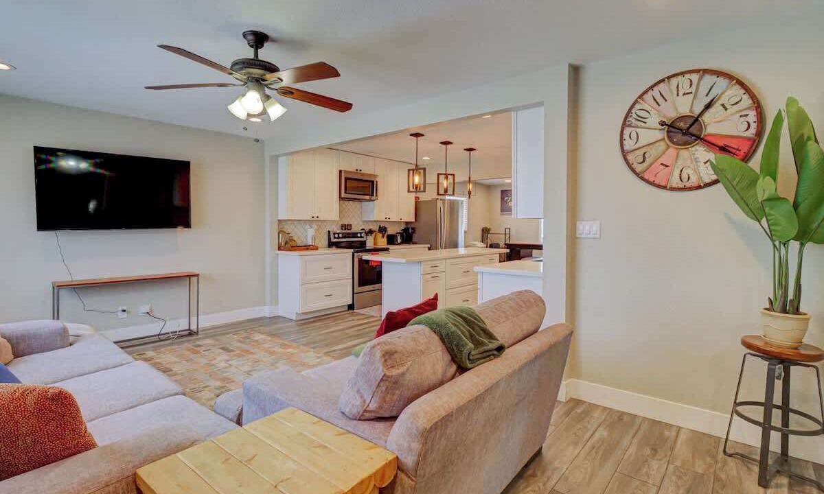 Photo of Livingroom in Townsite
