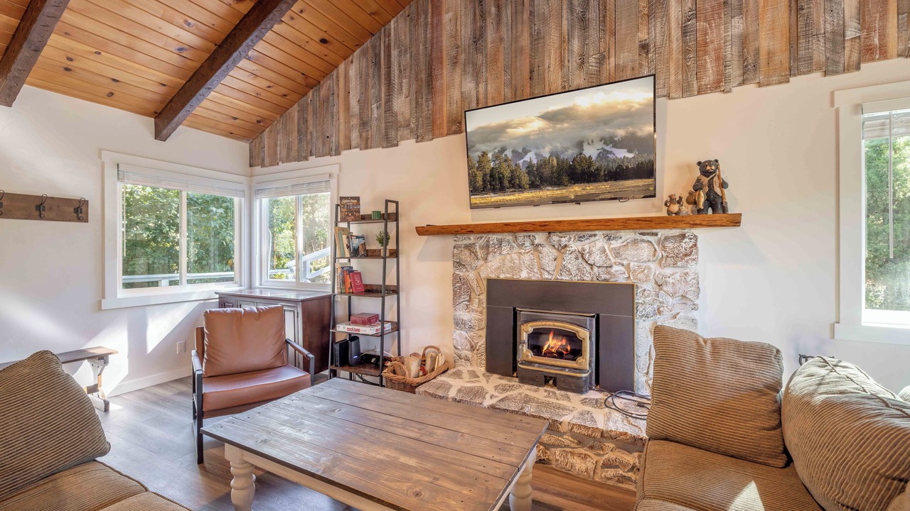 Photo of Livingroom in Fox Farm