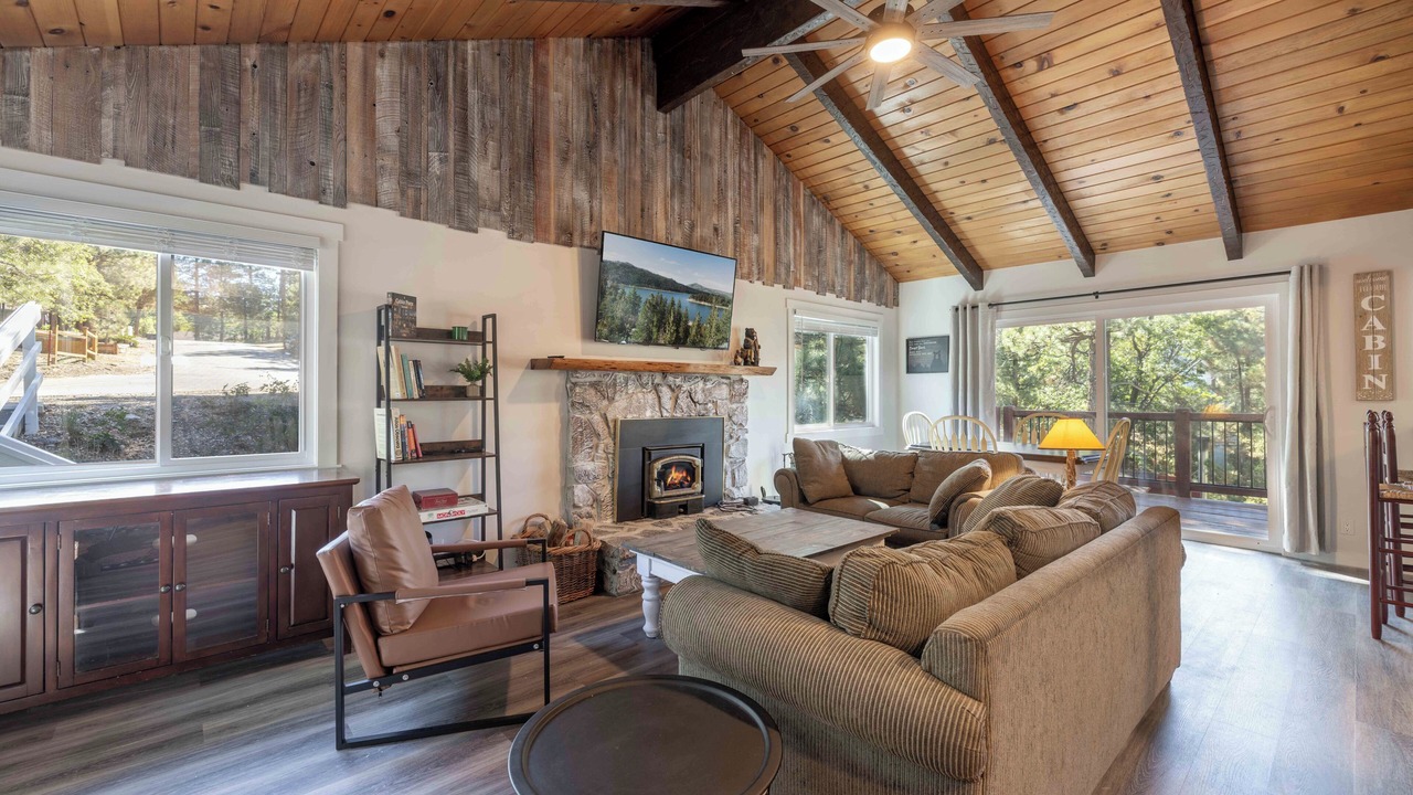 Photo of Livingroom in Fox Farm
