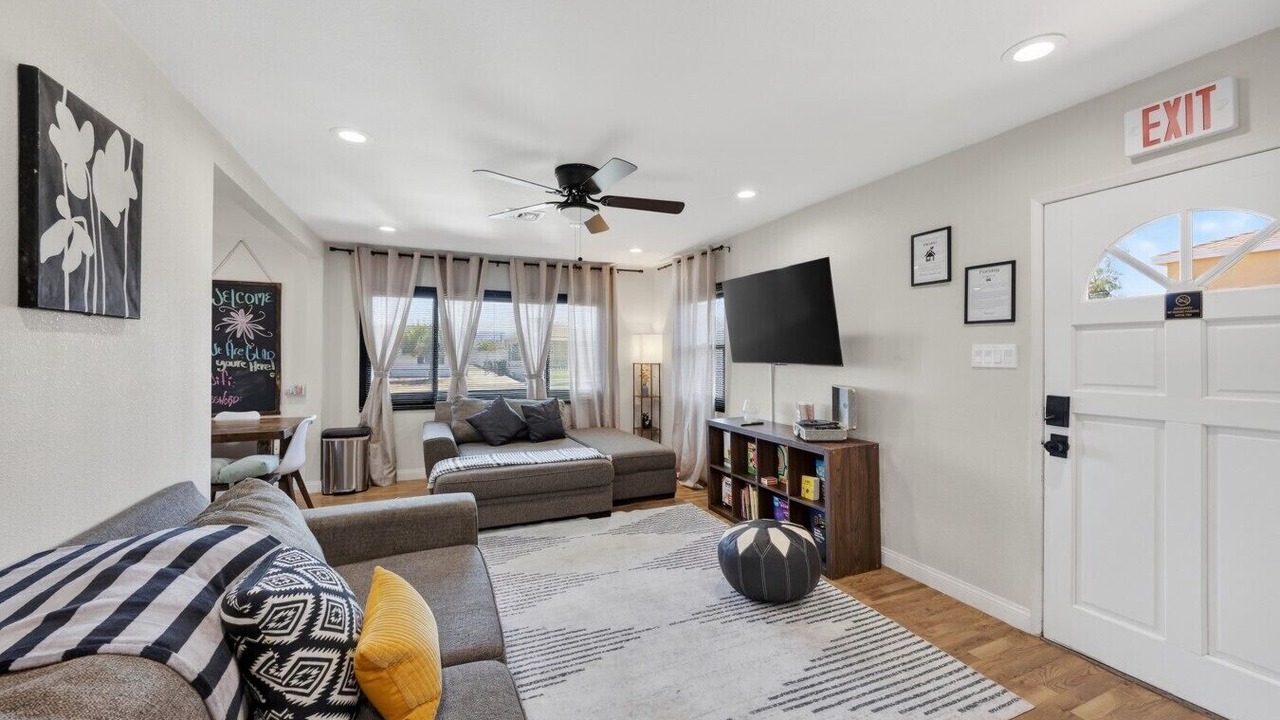 Photo of Livingroom in Townsite