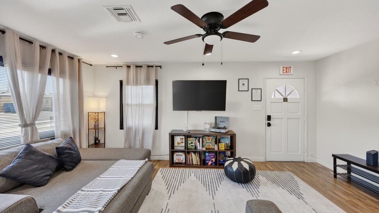 Photo of Livingroom in Townsite