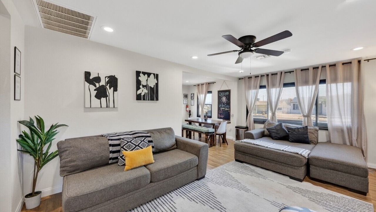Photo of Livingroom in Townsite