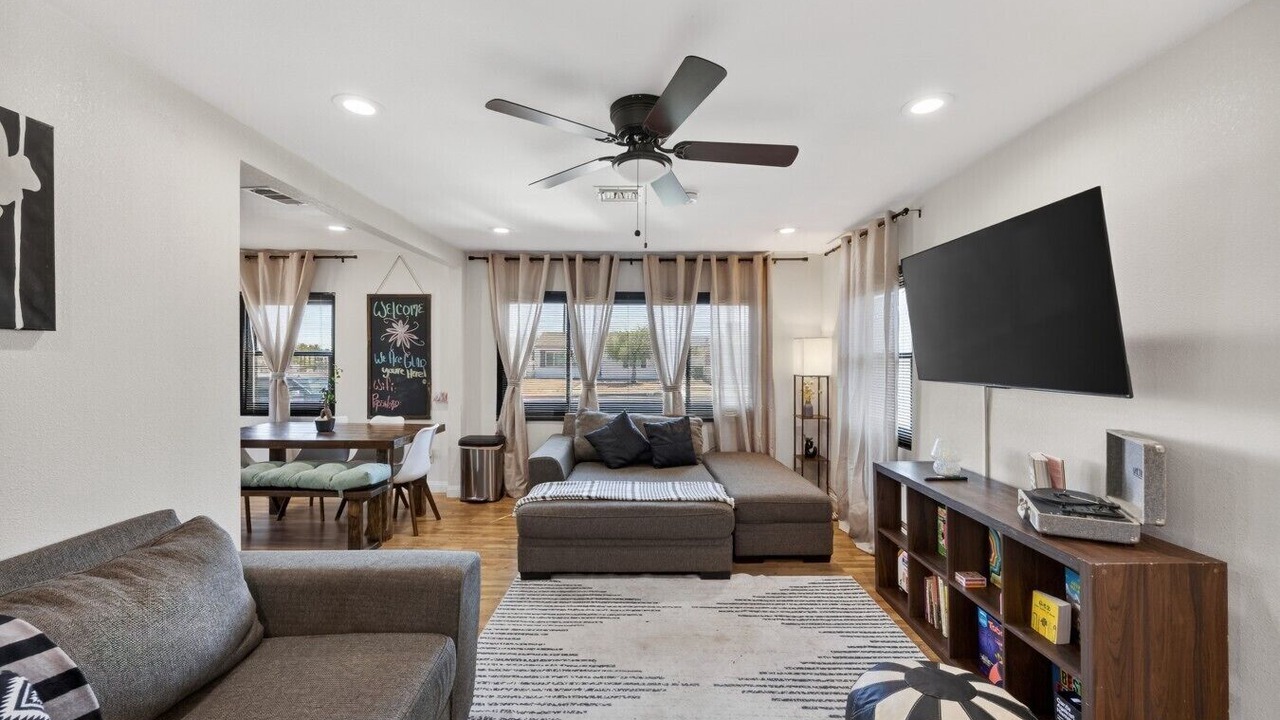 Photo of Livingroom in Townsite