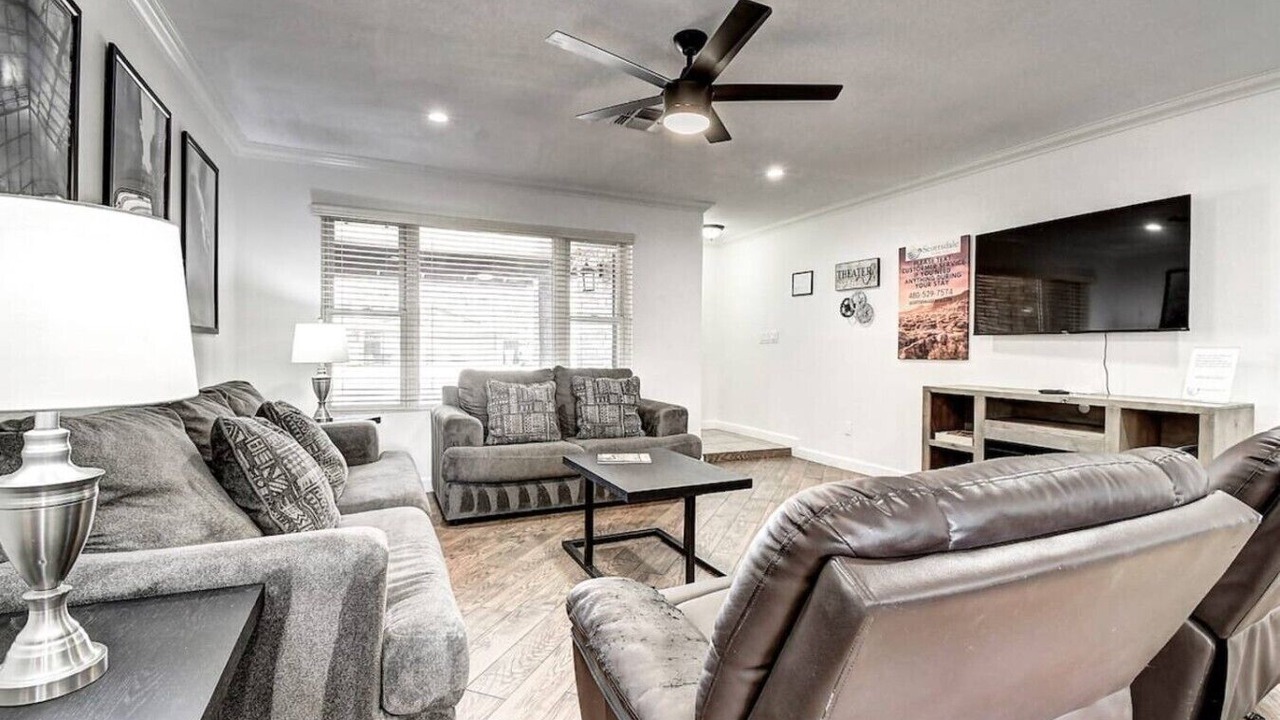 Photo of Livingroom in Paradise Valley Village