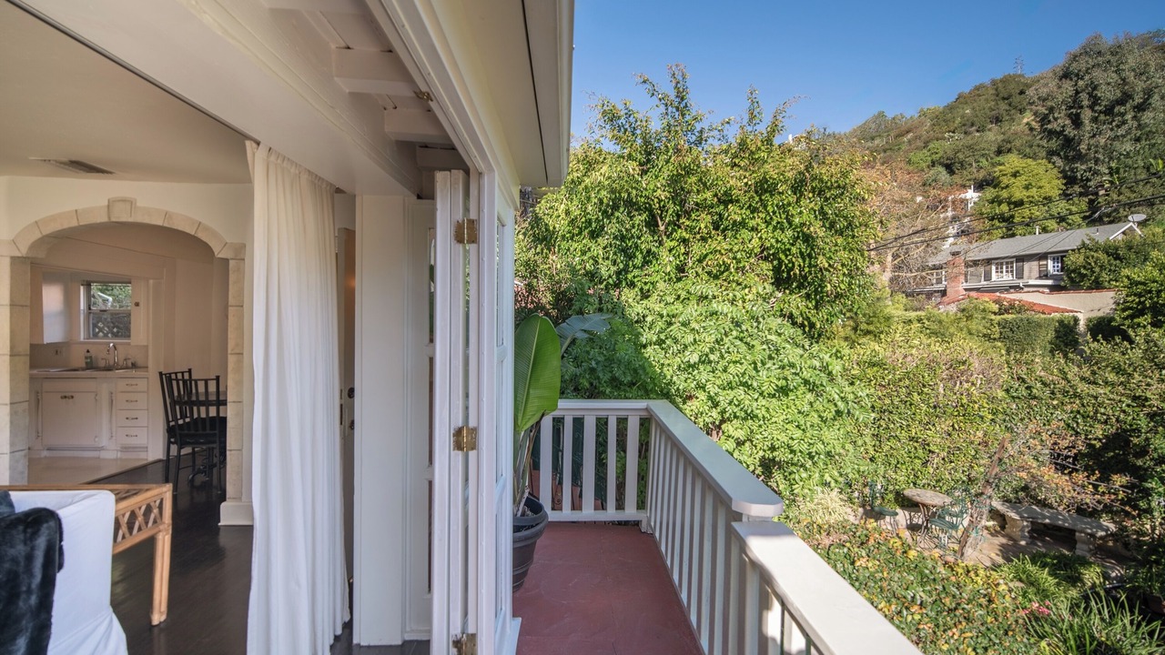 Photo of Patio Balcony in Beachwood Canyon
