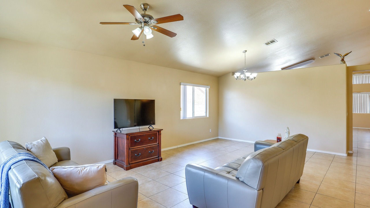 Photo of Livingroom in Highland Hills