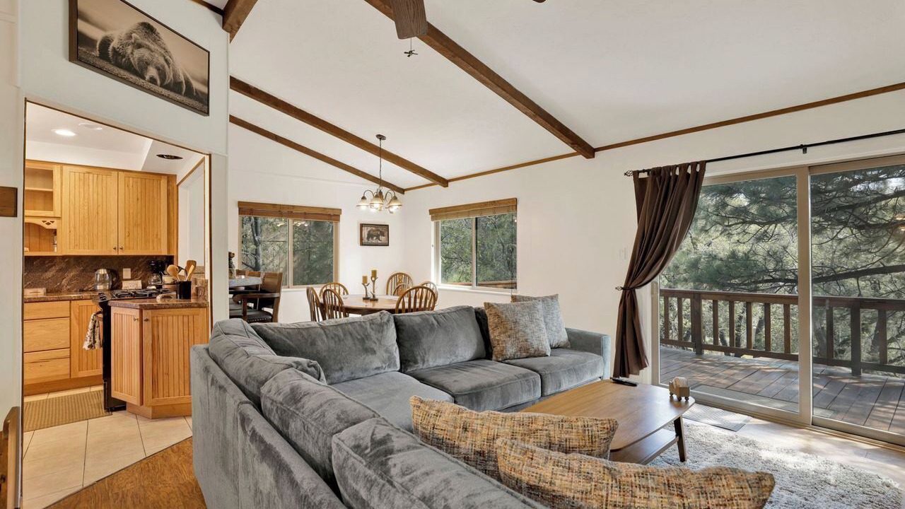 Photo of Livingroom in Upper Moonridge