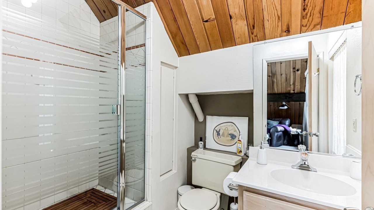 Photo of Bathroom in Kelseyville
