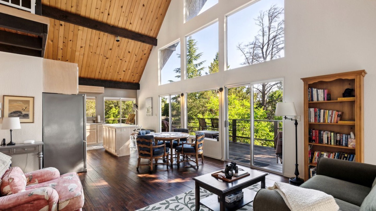 Photo of Livingroom in Kelseyville