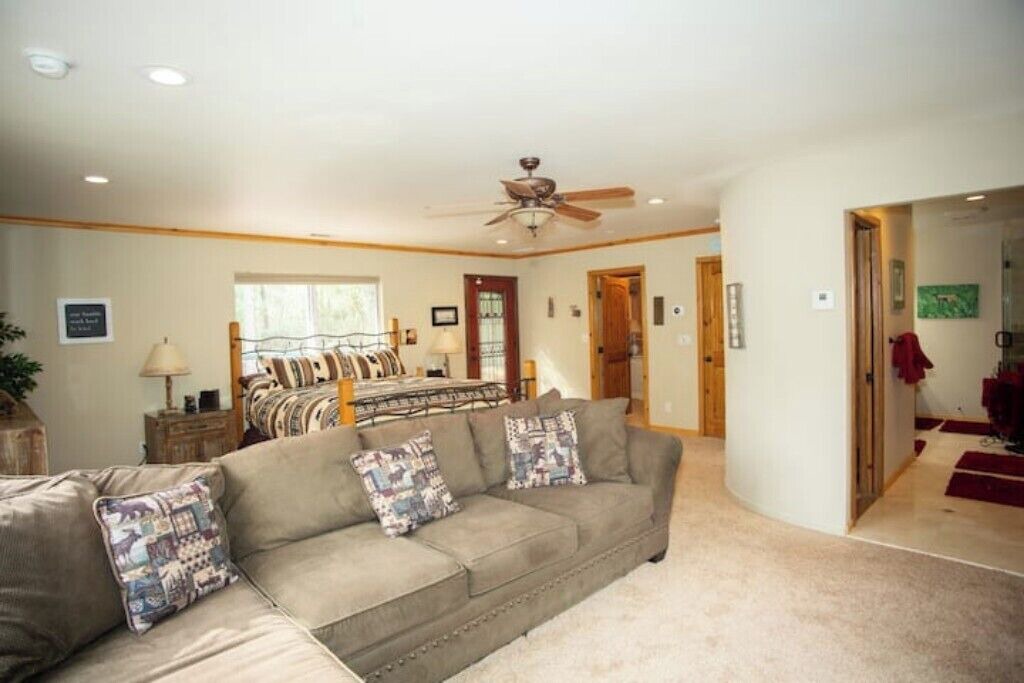 Photo of Livingroom in Fox Farm