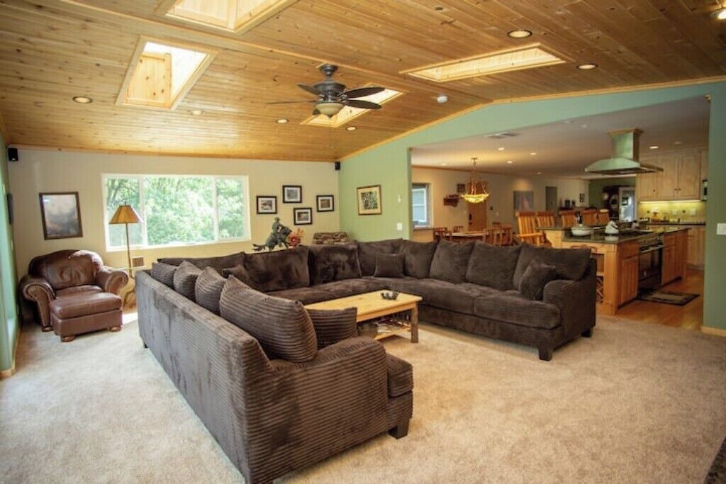 Photo of Livingroom in Fox Farm