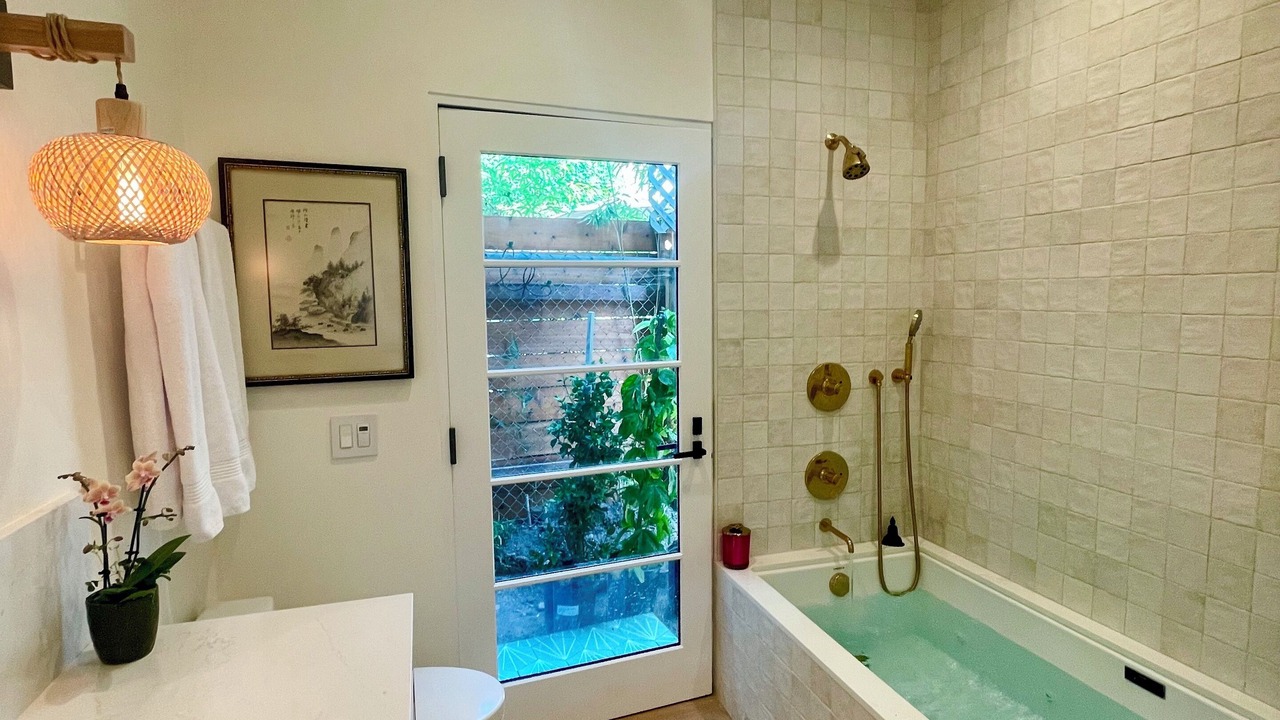 Photo of Bathroom in Miracle Mile