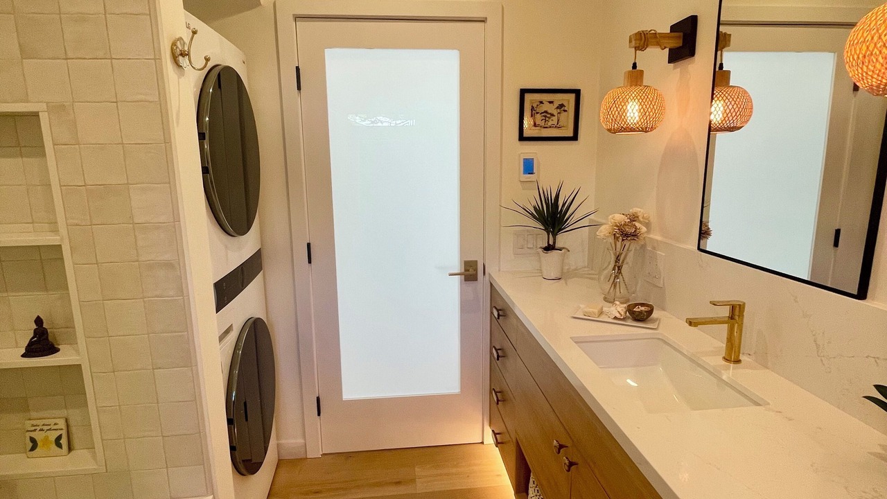 Photo of Bathroom in Miracle Mile