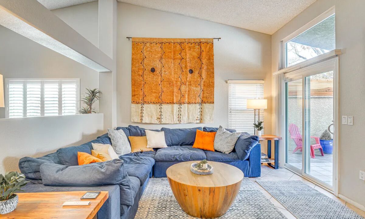 Photo of Livingroom in Green Valley