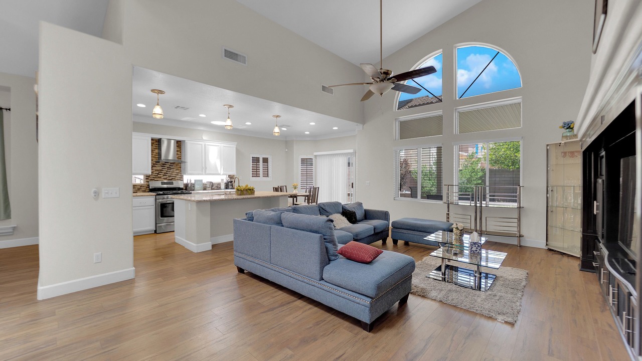 Photo of Livingroom in Spring Valley