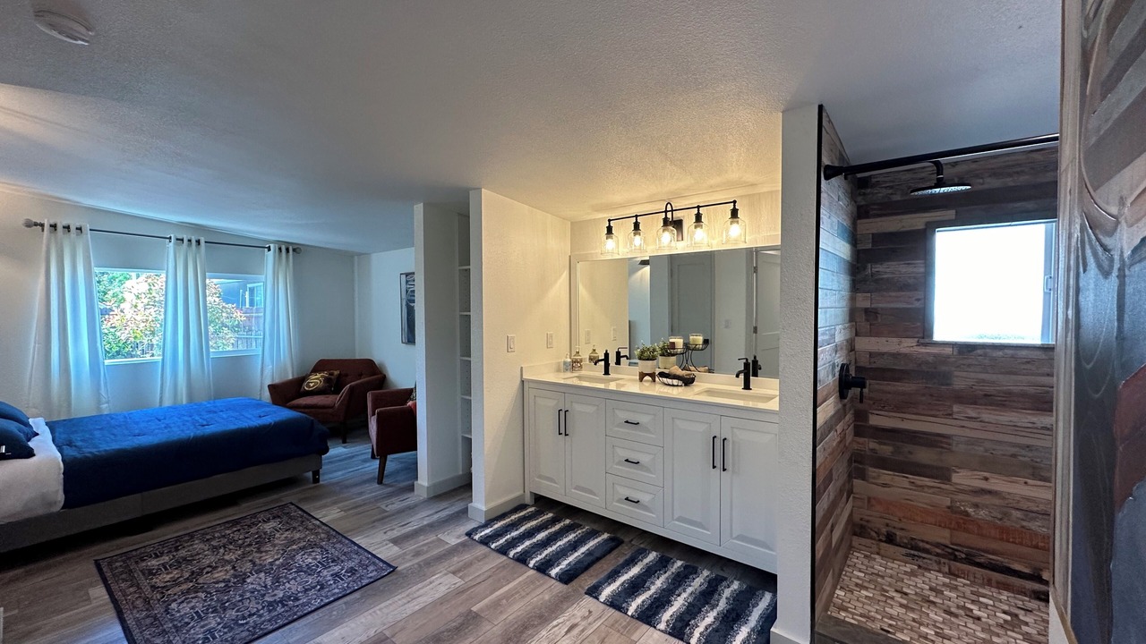 Photo of Bedroom in Lakeport