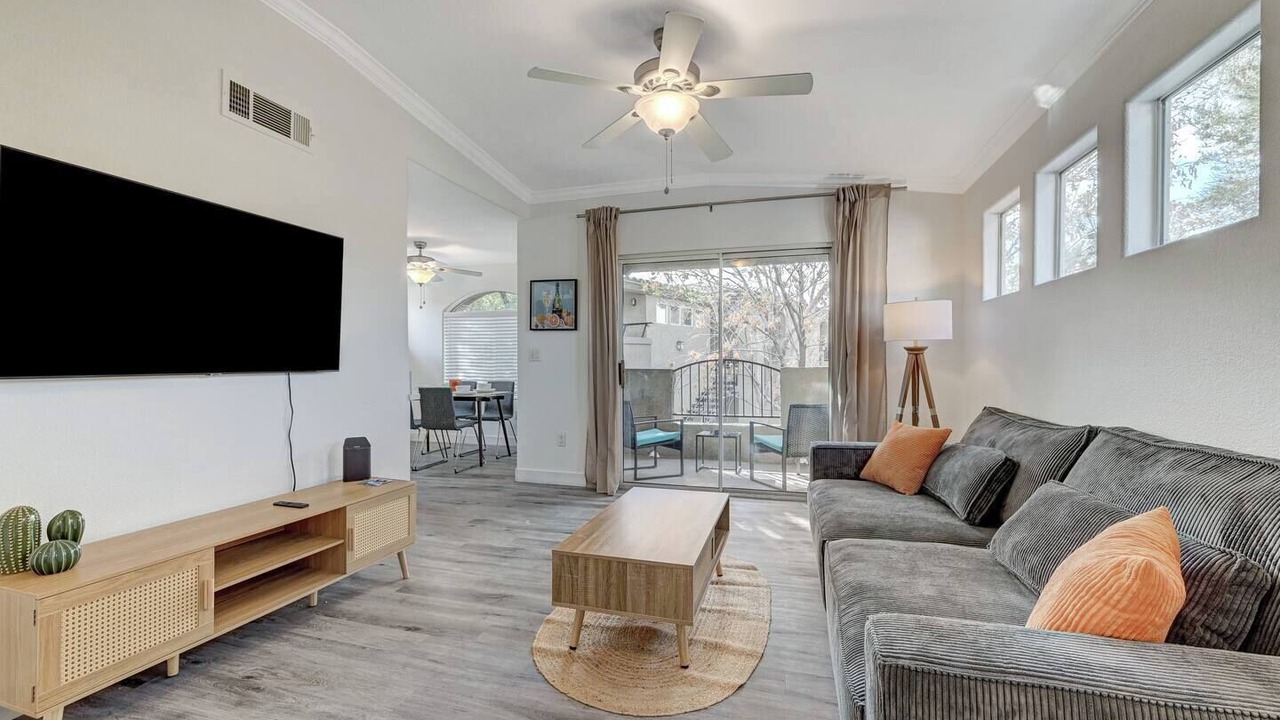 Photo of Livingroom in Spring Valley