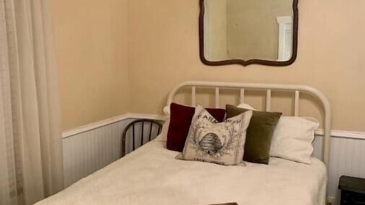 Photo of Bedroom in California Hot Springs