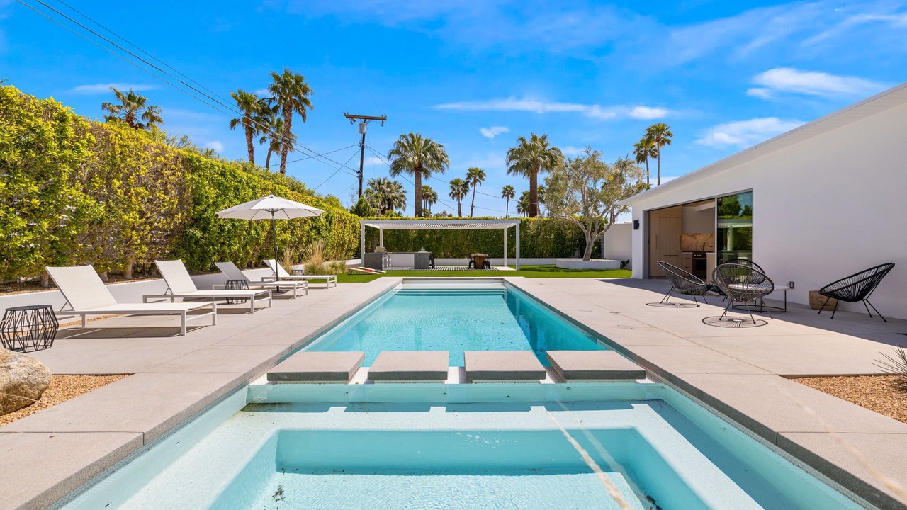 Photo of Outdoor in Racquet Club Estates