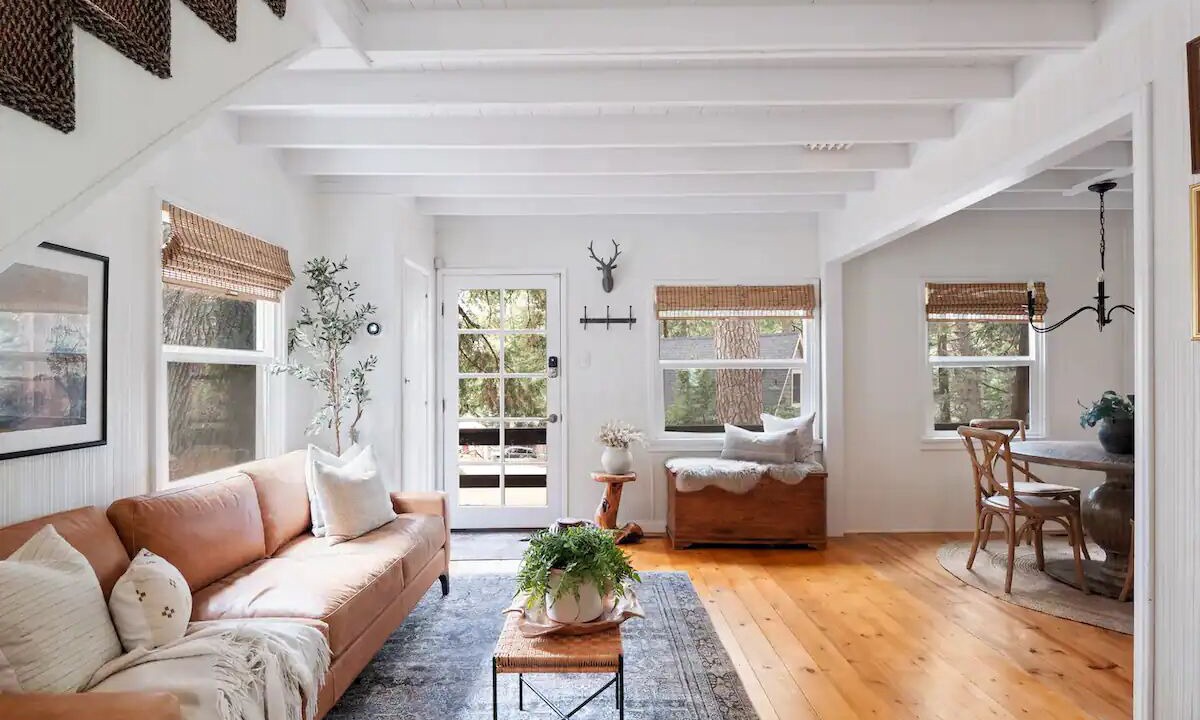 Photo of Livingroom in Arrowhead Villas
