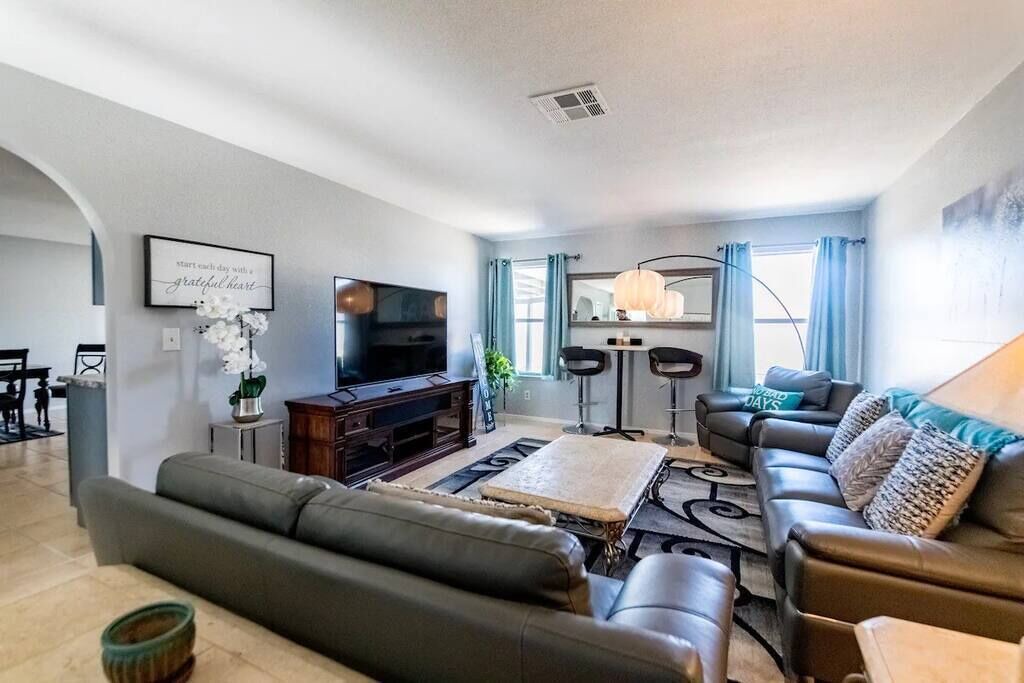 Photo of Livingroom in Highland Hills