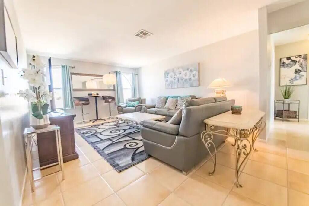 Photo of Livingroom in Highland Hills