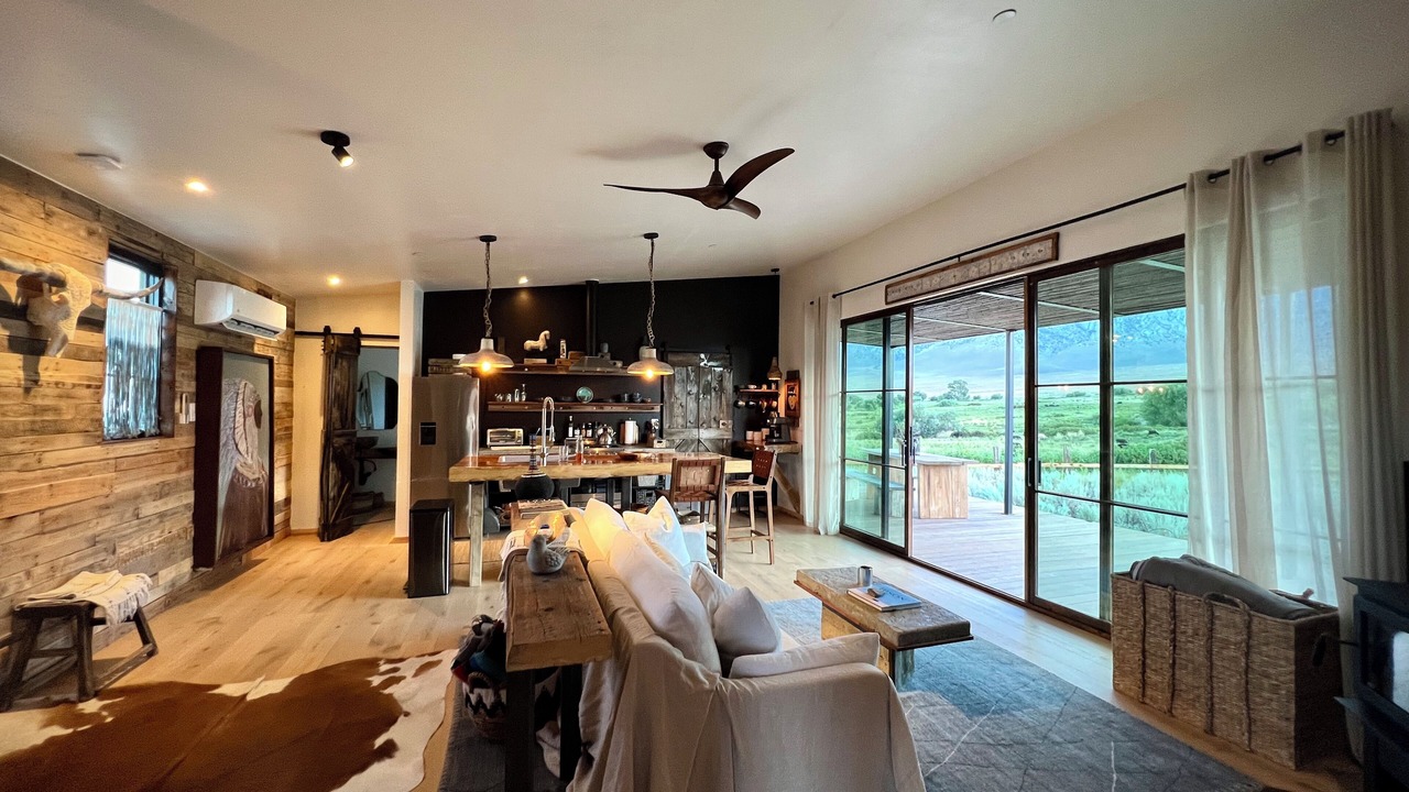 Photo of Livingroom in Lone Pine