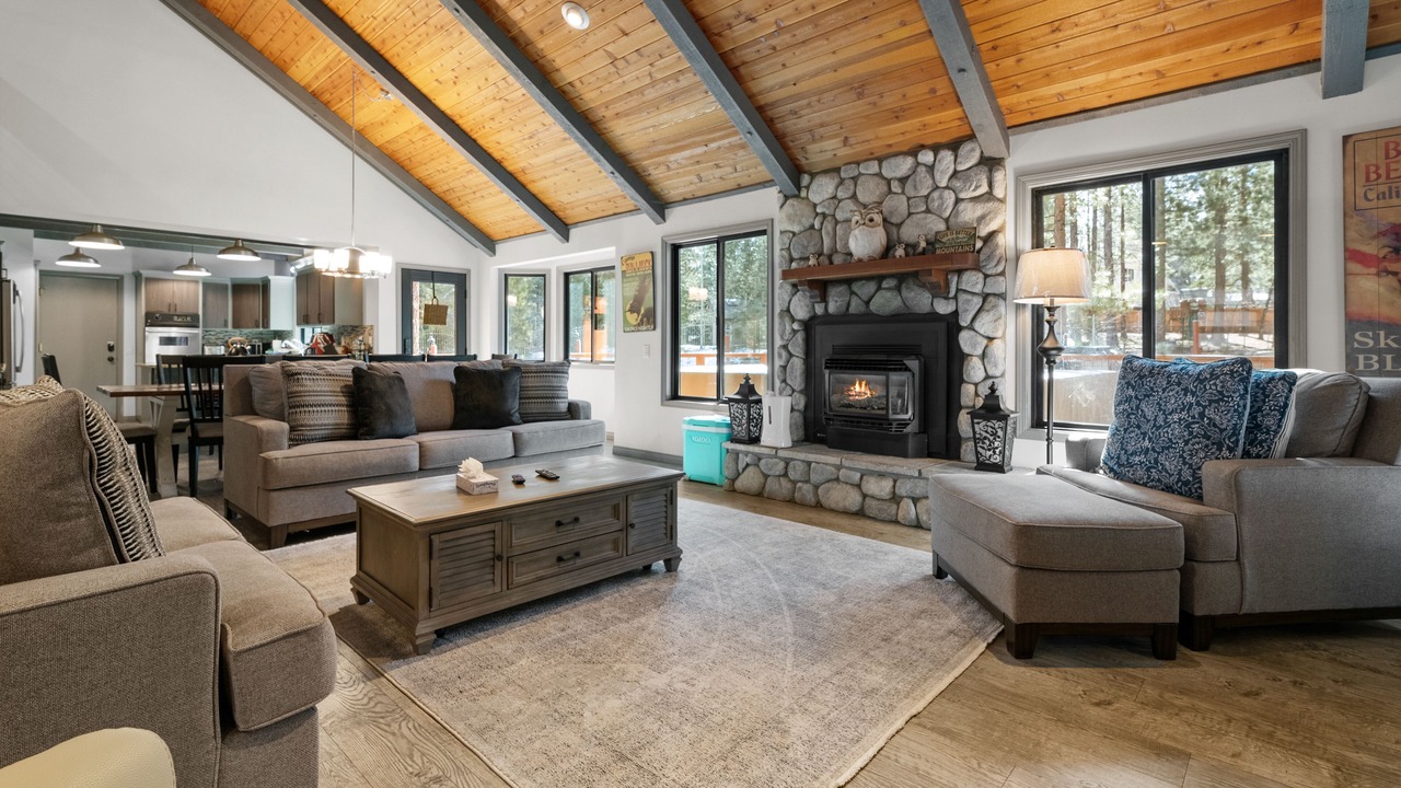 Photo of Livingroom in Evergreen Estates