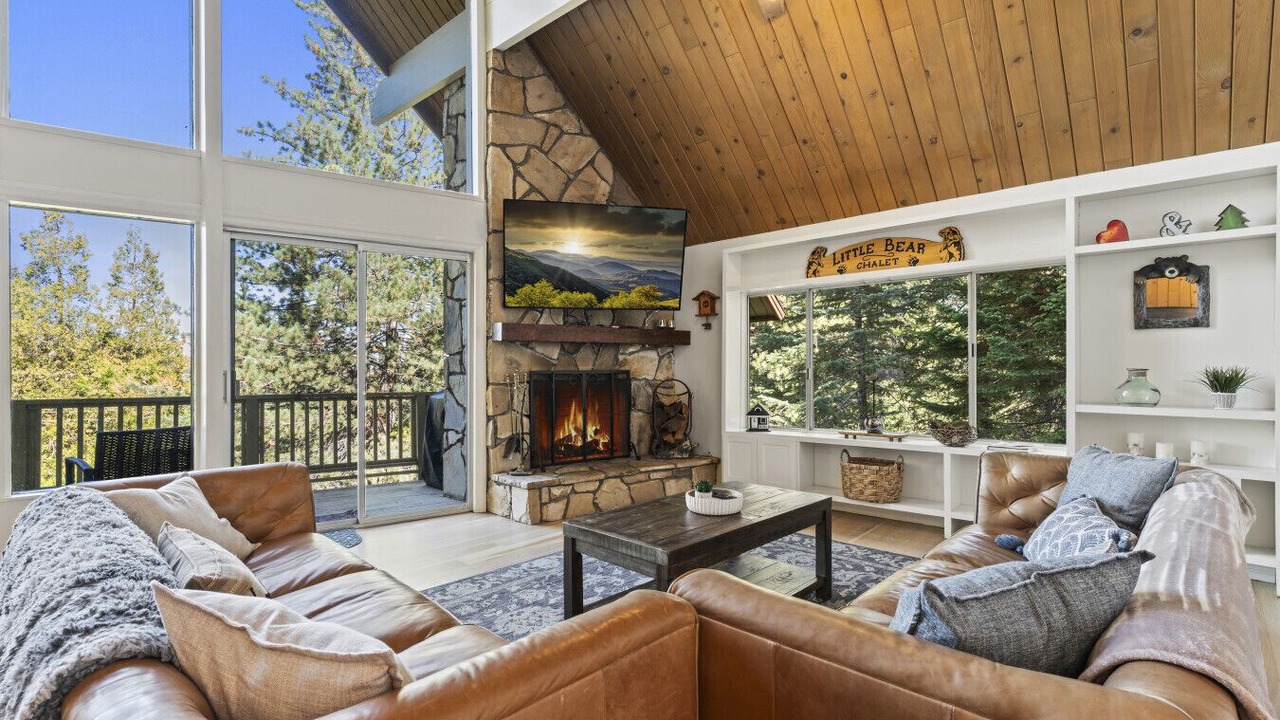 Photo of Livingroom in Blue Jay