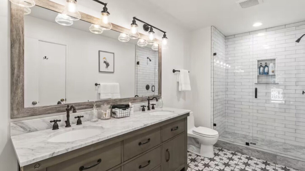 Photo of Bathroom in Blue Jay