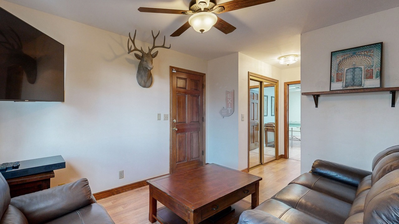 Photo of Livingroom in Blue Jay