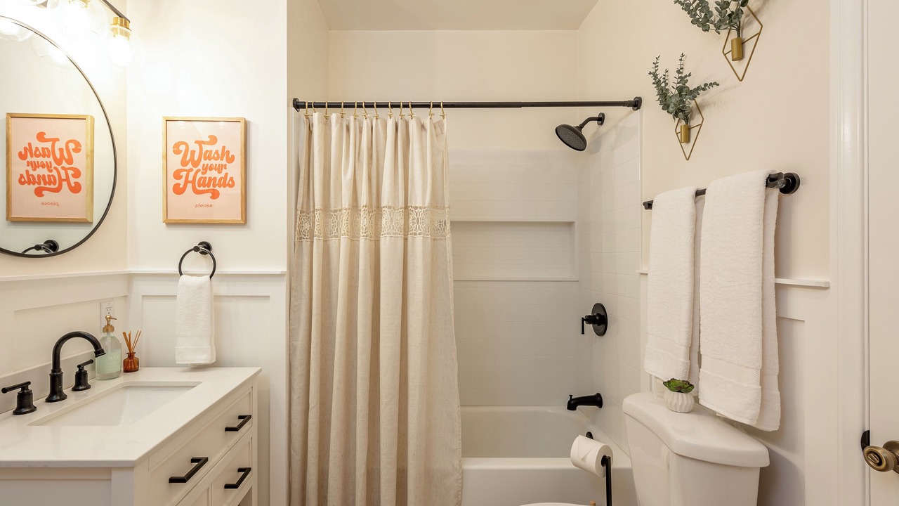 Photo of Bathroom in Calabasas